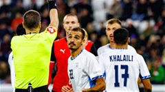 Cầu thủ Israel nhận thẻ đỏ theo cách khó tin