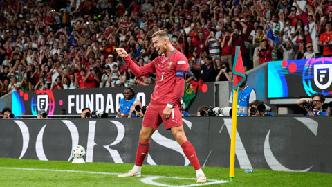 Ronaldo 41 tuổi vẫn chưa dừng lại: Bí quyết nào giúp CR7 áp sát mốc 1.000 bàn?