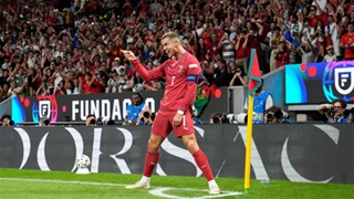 Ronaldo 41 tuổi vẫn chưa dừng lại: Bí quyết nào giúp CR7 áp sát mốc 1.000 bàn?