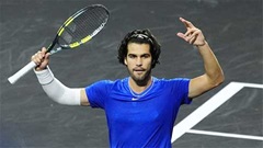 Thoát hiểm nghẹt thở trước Fritz,  Carlos Alcaraz  áp sát kỷ lục của Federer 