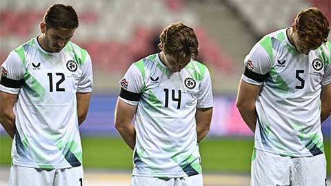 Thủ môn CH Ireland từ chối thi đấu, cả đội không bắt tay cầu thủ Israel