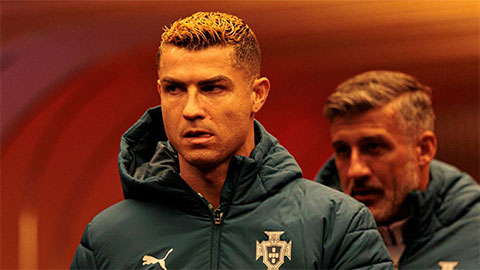 Ronaldo có phản ứng đáng chú ý khi phải ngồi dự bị cả trận