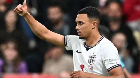 Đã đến lúc Thomas Tuchel phải tin Trent Alexander-Arnold