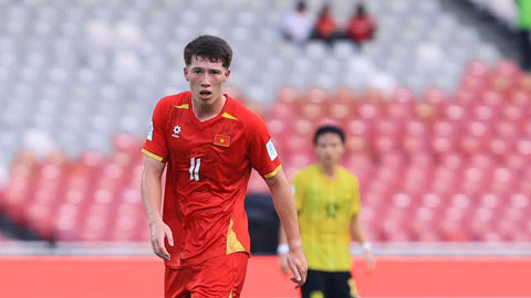 Williams Minh Hoàng sút xa (Malaysia 0-0 Việt Nam)