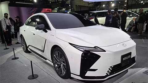 Lexus ES thế hệ mới sắp ra mắt Việt Nam: Xe sang có ‘bài’ giống các ngôi sao bóng đá?