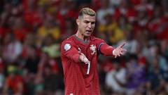 Ronaldo tự động bị đình chỉ thi đấu cho ĐT Bồ Đào Nha