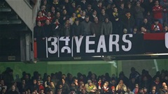 CĐV MU đào lại quá khứ, chế giễu Man City