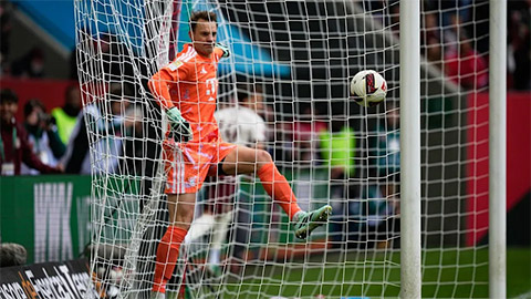Thảm họa Neuer khiến Bayern chia điểm ở Bundesliga