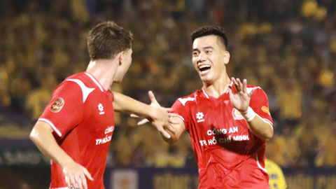 Tiến Linh ghi bàn vào lưới SLNA theo kiểu ‘trời đất ơi’