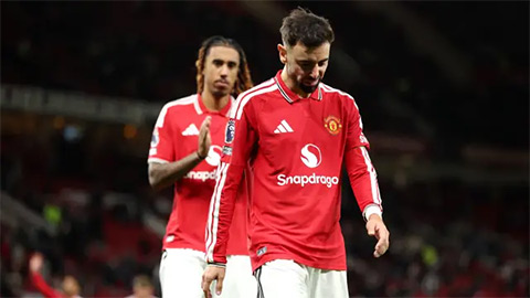 Fernandes vội vã rời Old Trafford sau trận hòa thất vọng của MU