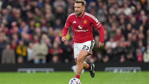  MU thấp thỏm vì Luke Shaw đi khập khiễng sau trận hòa Tottenham