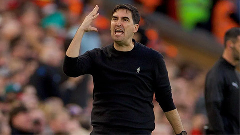 Iraola bức xúc với chiếc thẻ đỏ khiến Liverpool 'vỡ trận'