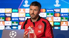 Carrick cảnh báo Bruno Fernandes: 'Không ai chắc suất đá chính ở MU'