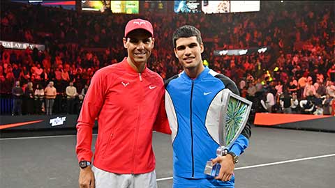 Thua cay đắng ở Shanghai Masters, Alcaraz vẫn được Nadal khen ngợi