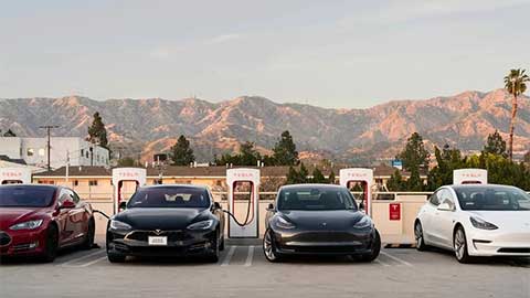 Tesla dùng gói hội viên để giữ chân khách hàng như trong bóng đá