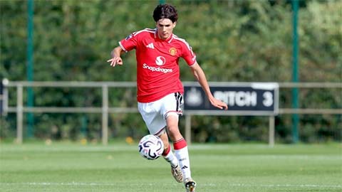 Fan MU kêu gọi Carrick đôn thần đồng lên đội một giải quyết khủng hoảng