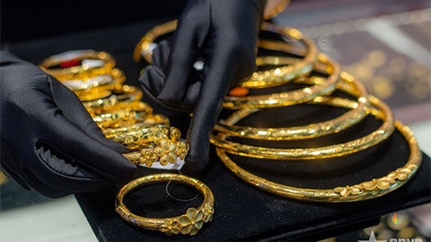 Giá vàng, tỷ giá ngoại tệ hôm nay 27/10: Vàng thế giới giằng co quanh 4.015 USD/ounce