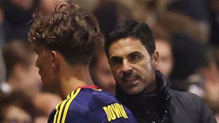 Arteta bị phản ứng dữ dội vì cách đối xử với thần đồng 16 tuổi của Arsenal