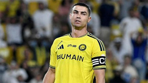 Ronaldo bị HLV của Al Nassr gạch tên khỏi đội hình